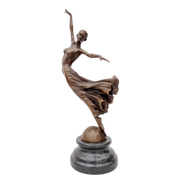 Sculpture en bronze ornée d’une danseuse