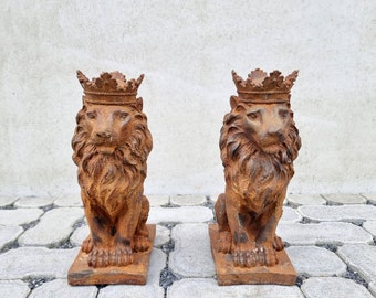 Paire de lions en fonte - Lions couronnés - Aspect antique - Décoration de jardin - portiers - jardin de cottage