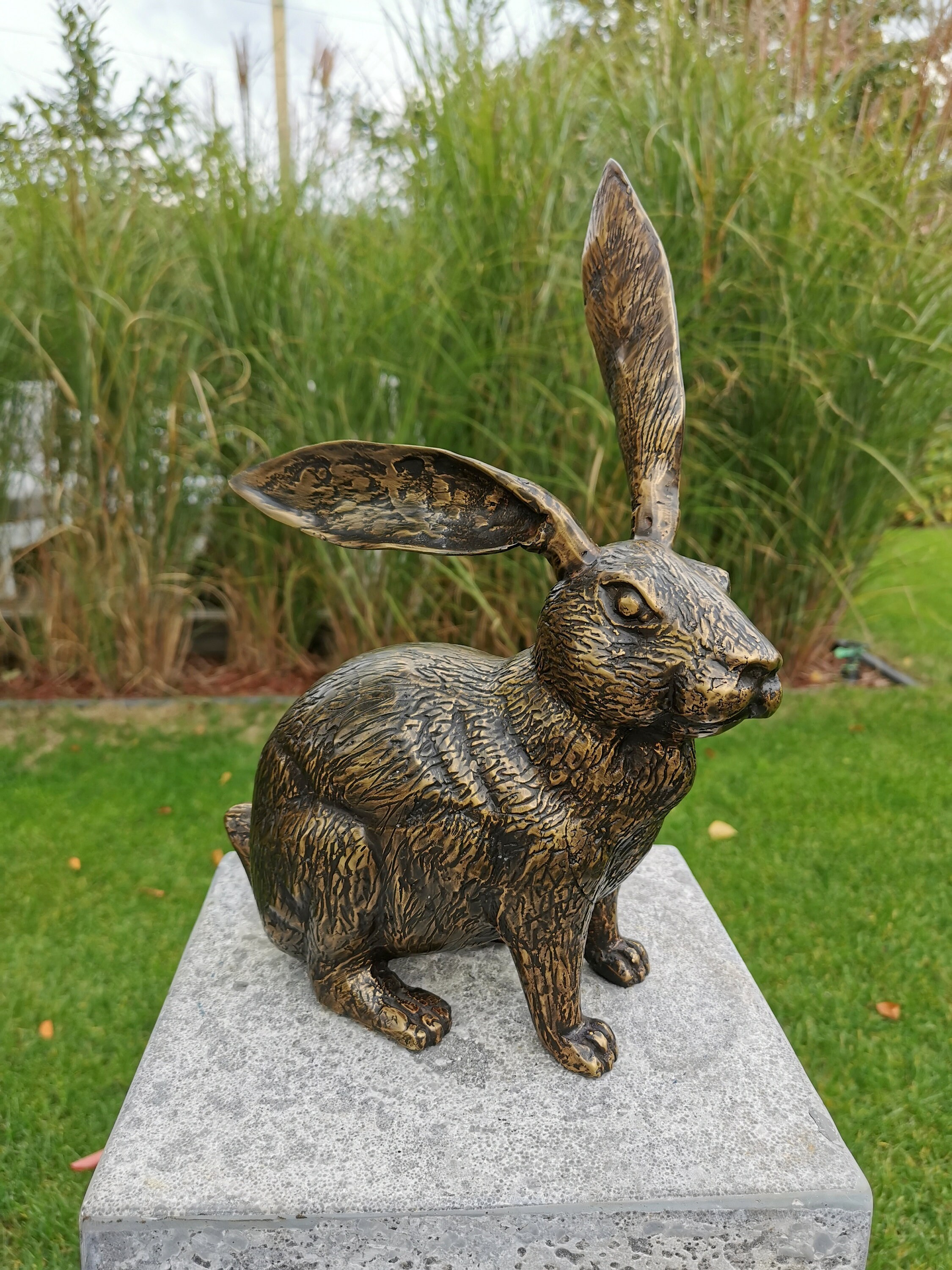 Bronze rabbit Garden decoration beautiful garden statues Rabbit and hare