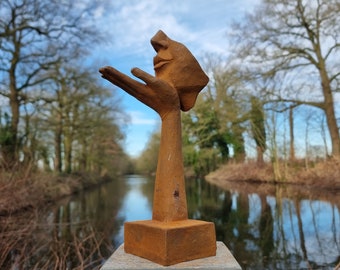 Gietijzeren minimalistische sculptuur: Vrouw met kushandje - Elegant en hedendaags kunstwerk voor huisdecoratie en geschenken