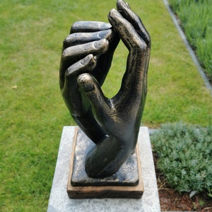 Cast iron sculpture - Embracing hands - Holding hands