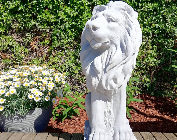 Phenomenal big statue of a lion - Garden sculpture