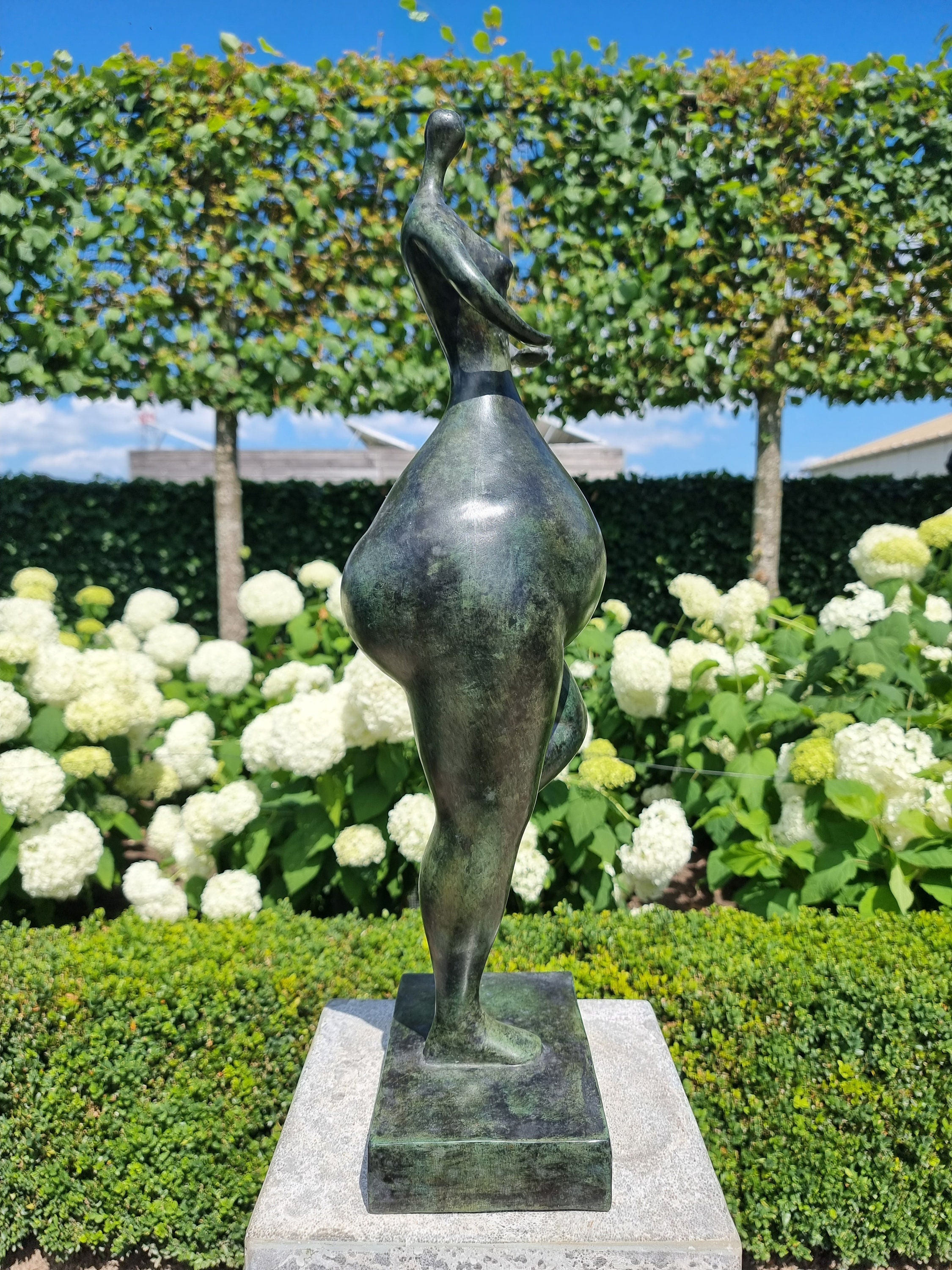 Bronze sculpture of a lady Modern bronze artwork Bronze garden