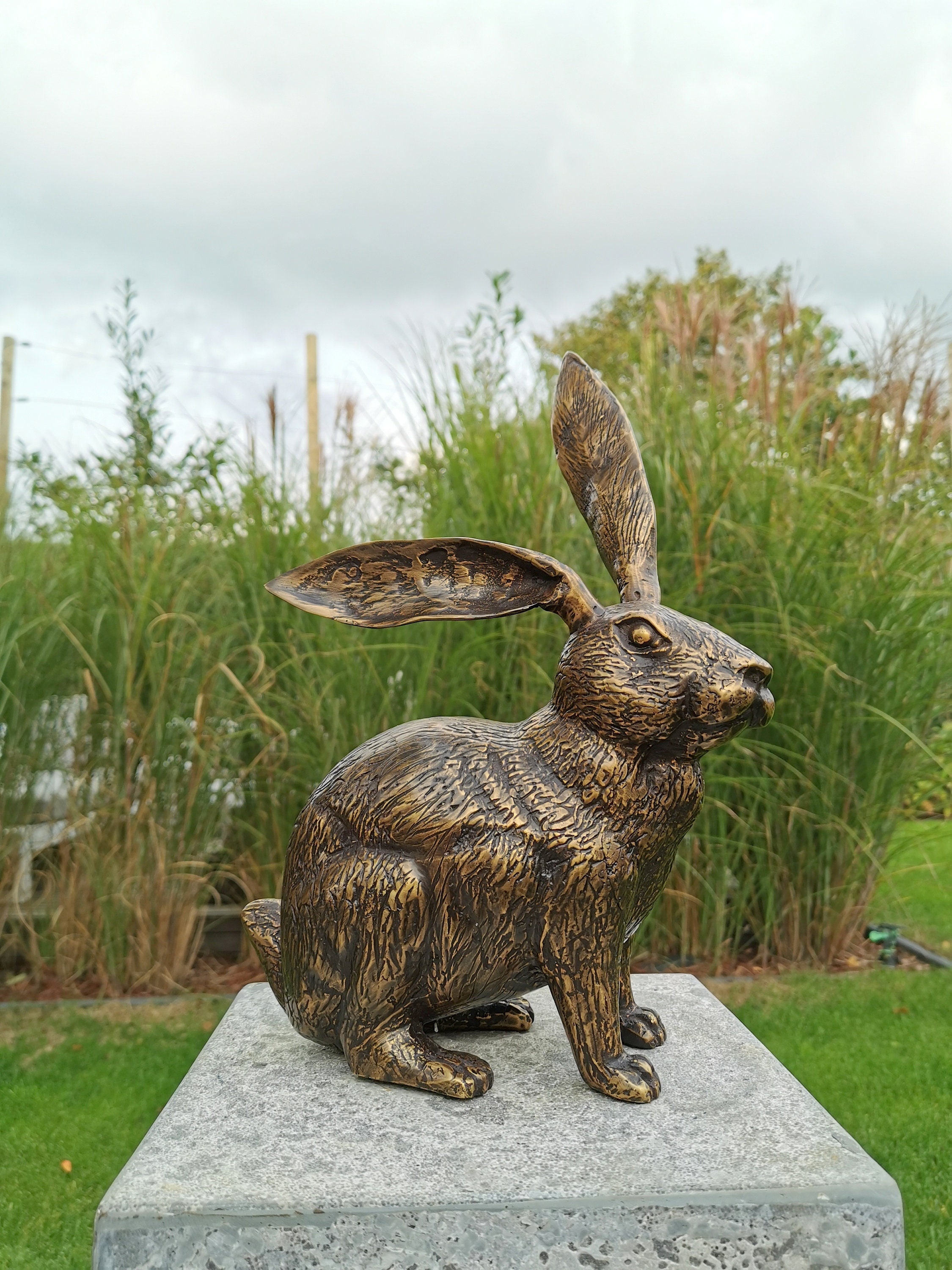 Bronze rabbit Garden decoration beautiful garden statues Rabbit and hare