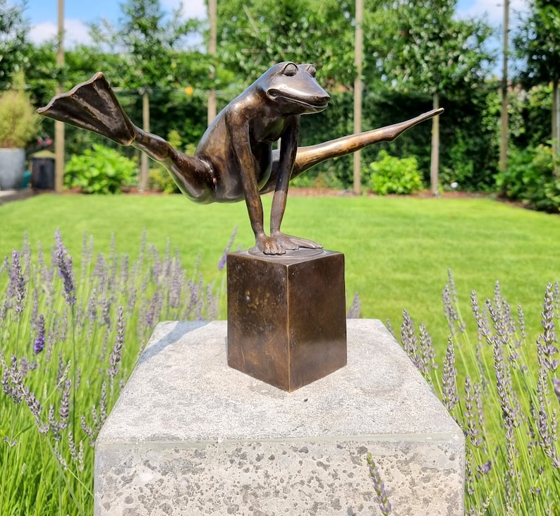 Grenouille acrobatique Grenouille en bronze Grenouille de décoration de jardin et de maison image 5