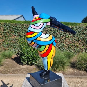 Kleurrijk hedendaags kunstwerk van een acrobatische dame danseres Kleurrijke pop art huis en tuindecoratie Moderne inrichting afbeelding 3