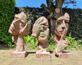 Ensemble de trois visages abstraits - entendre voir parler sans mal - Sculptures de jardin contemporaines rustiques