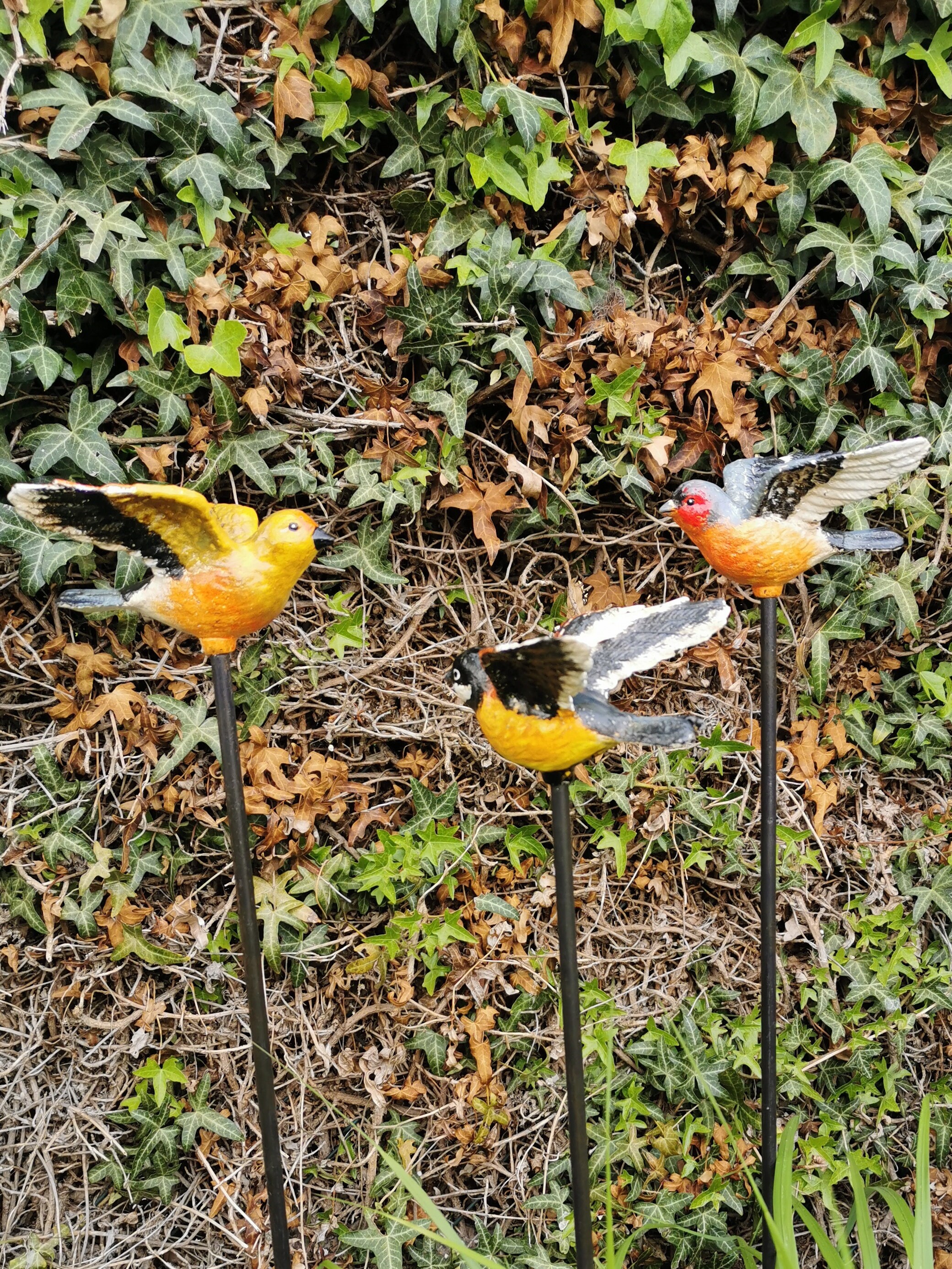 3 iron birds on a stick Garden decoration colorful flying birds