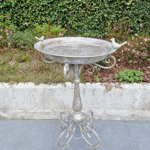 Wrought iron birdbath - Animal feeder - Charming garden - Authentic garden decor