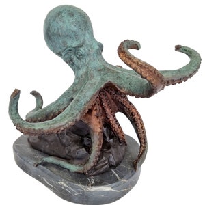 Lifelike bronze octopus - Bronze artwork - Octopus and squid - Bronze sea creatures - Nautical home decoration