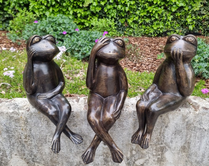 3 Cheerful bronze frogs - Imaginative garden decoration - Cottagecore - Bronze garden inspiration - hear, see, be silent - Gift idea
