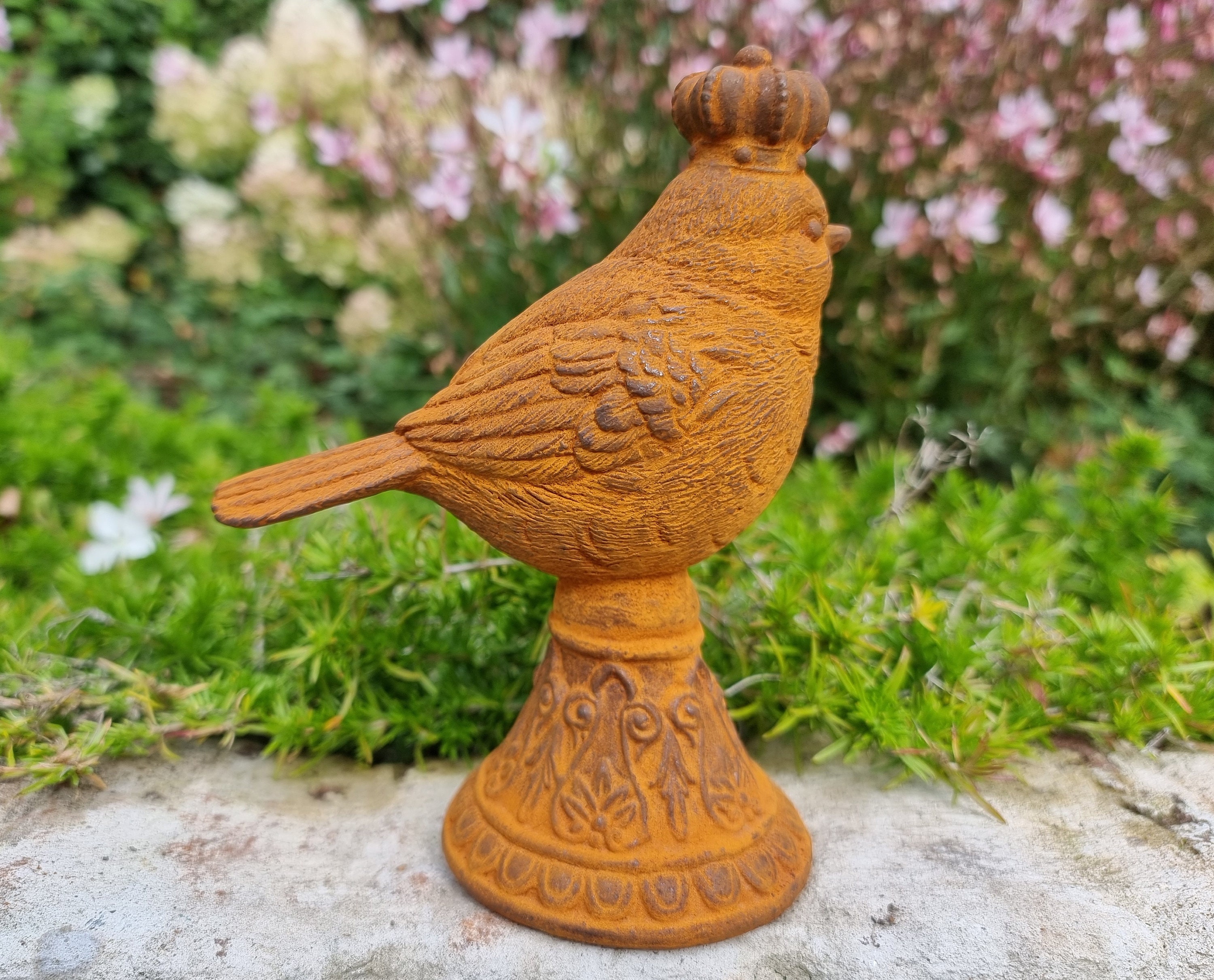 Cast iron garden ornaments Birds Royal birds Birds with crowns