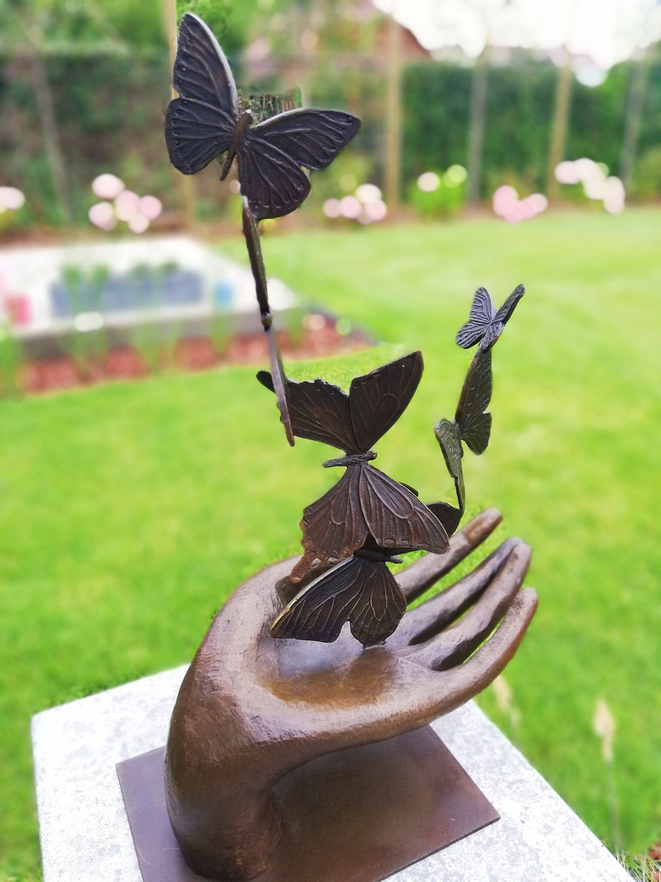 papillon statue