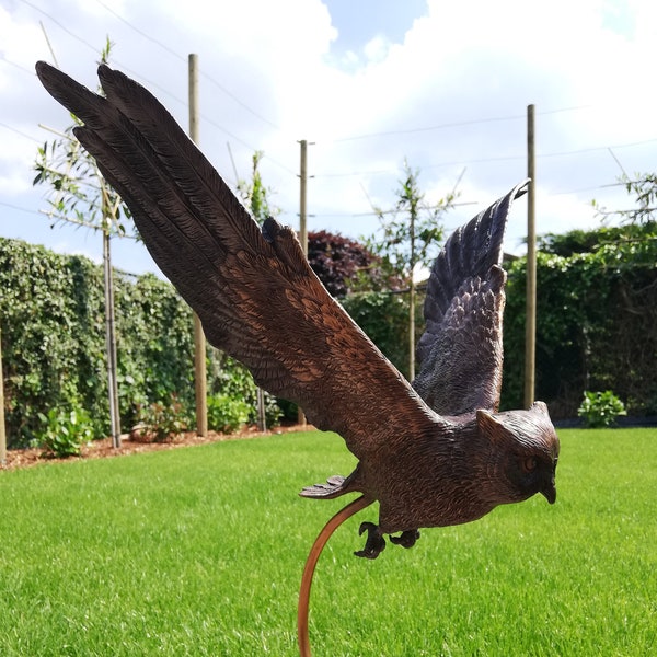 Large flying owl made out of bronze - Garden sculpture