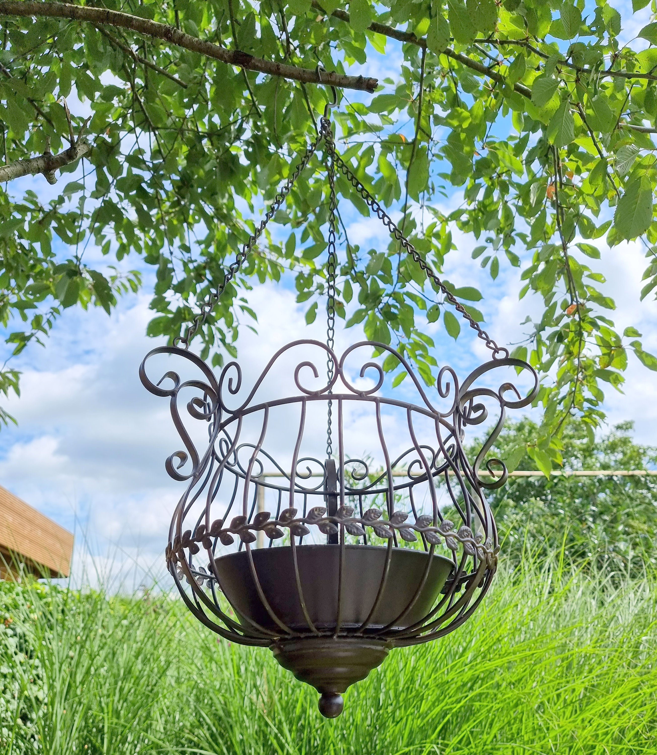 Beautiful wrought iron flower basket - Hanging flower basket - Garden