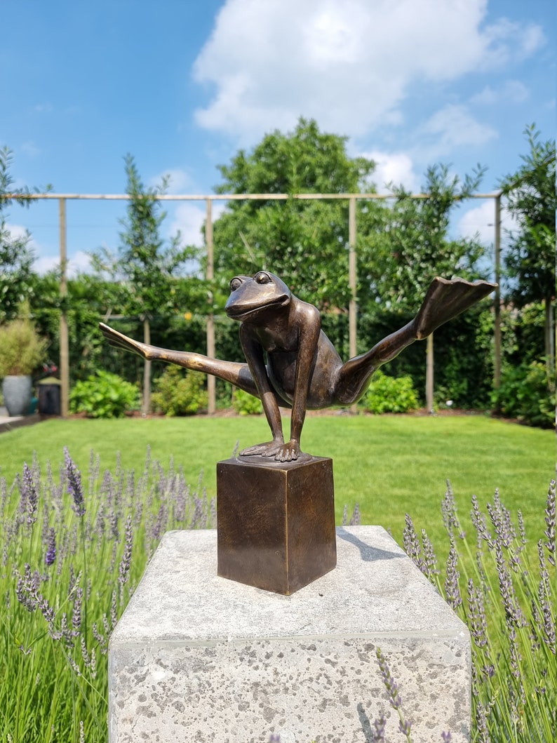 Grenouille acrobatique Grenouille en bronze Grenouille de décoration de jardin et de maison image 9