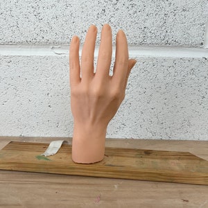Realistic Female Left Hand (Unpainted)