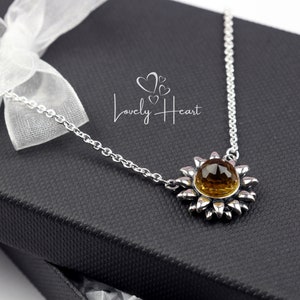 925 Silber überzogene Sonnenblumen -Anhänger mit gelbem Stein Halskette von Lovely Heart