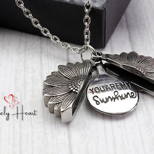 You are my Sunshine (Edelstahl) Sonnenblume Anhänger Double-Layer Offene Halskette von Lovely Heart