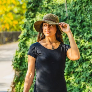 Hemp Blend Yoga Top: Eco-Friendly Scoop Neck Tee