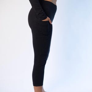 Hemp Capri Leggings with Pockets – Women’s Eco Friendly Yoga Pants, Natural Fiber Athletic Activewear Cropped legging image 13