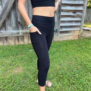 Hemp Capri Leggings with Pockets – Women’s Eco Friendly Yoga Pants, Natural Fiber Athletic Activewear Cropped legging image 7