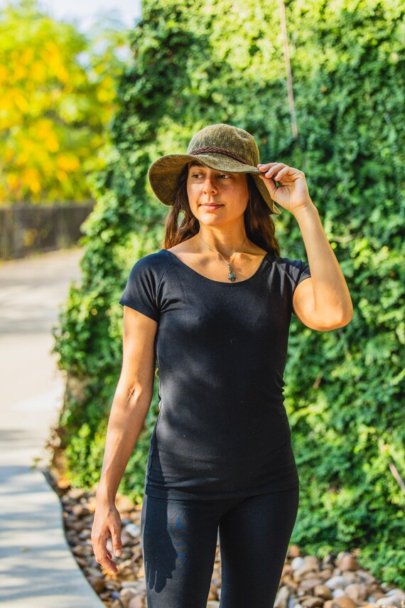 Hemp Blend Yoga Top: Eco-Friendly Scoop Neck Tee