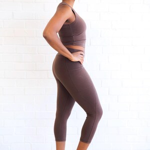 Hemp Capri Leggings with Pockets – Women’s Eco Friendly Yoga Pants, Natural Fiber Athletic Activewear Cropped legging image 11