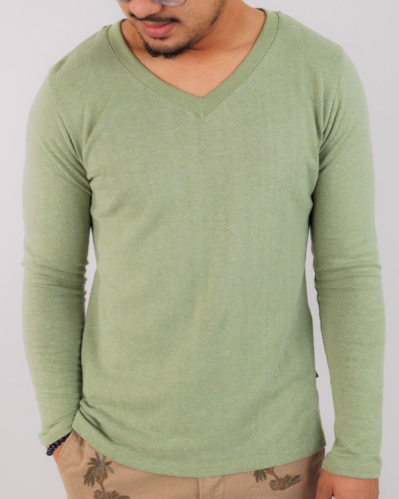 Chemise à col en V en chanvre • Vêtements durables et respectueux de l'environnement en coton biologique • Vêtements de sport pour hommes • Haut décontracté à manches longues pour superposition de couches Fibre naturelle image 8