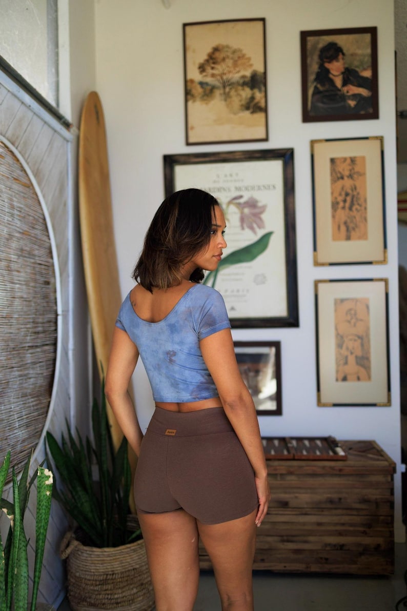 Pocket Design Yoga Shorts Hemp Athletic Wear High Waist Workout Gear Thick Fabric Breathable Material Sustainable Activewear Cotton Spandex Blend Exercise Apparel Comfortable Movement Support Practical Fitness Wear Premium Quality Women