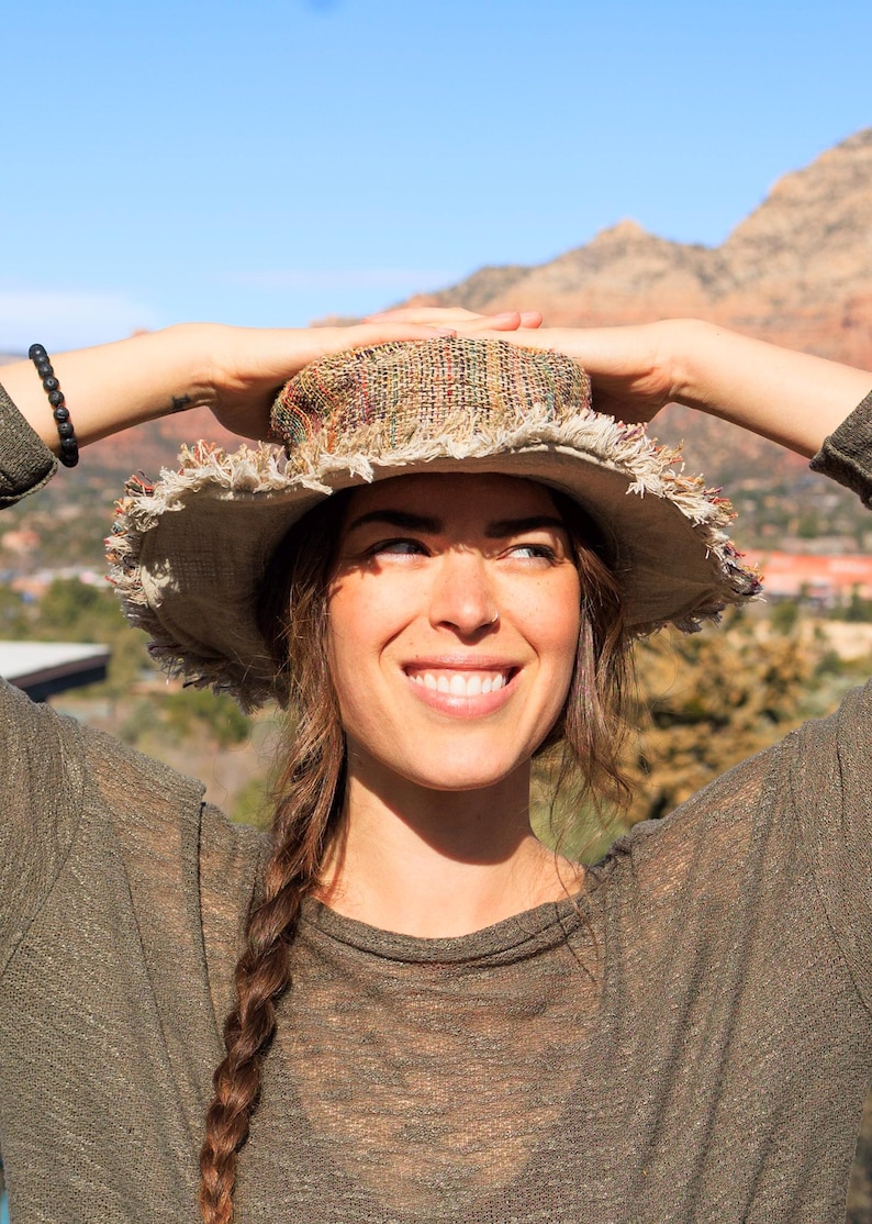 Hampasolhatt • Unisex flerfärgad strandhatt • Hippiehatt Naturlig sommarhatt Miljövänlig hatt Stråhatt Randig bohohatt bild 6