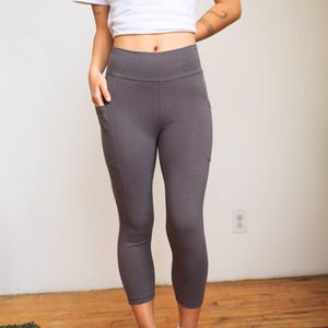 Hemp Capri Leggings with Pockets – Women’s Eco Friendly Yoga Pants, Natural Fiber Athletic Activewear Cropped legging image 17