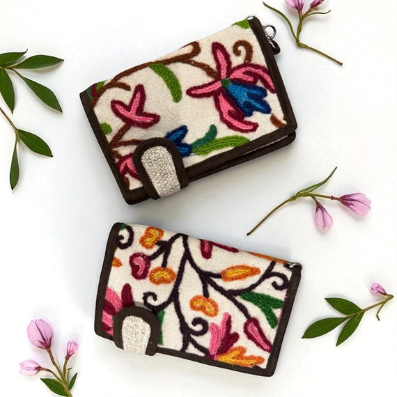 女性用ハンドメイド麻財布 花柄刺繍 エコフレンドリー二つ折り財布 