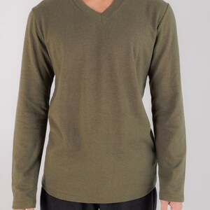 Chemise à col en V en chanvre • Vêtements durables et respectueux de l'environnement en coton biologique • Vêtements de sport pour hommes • Haut décontracté à manches longues pour superposition de couches Fibre naturelle Olive