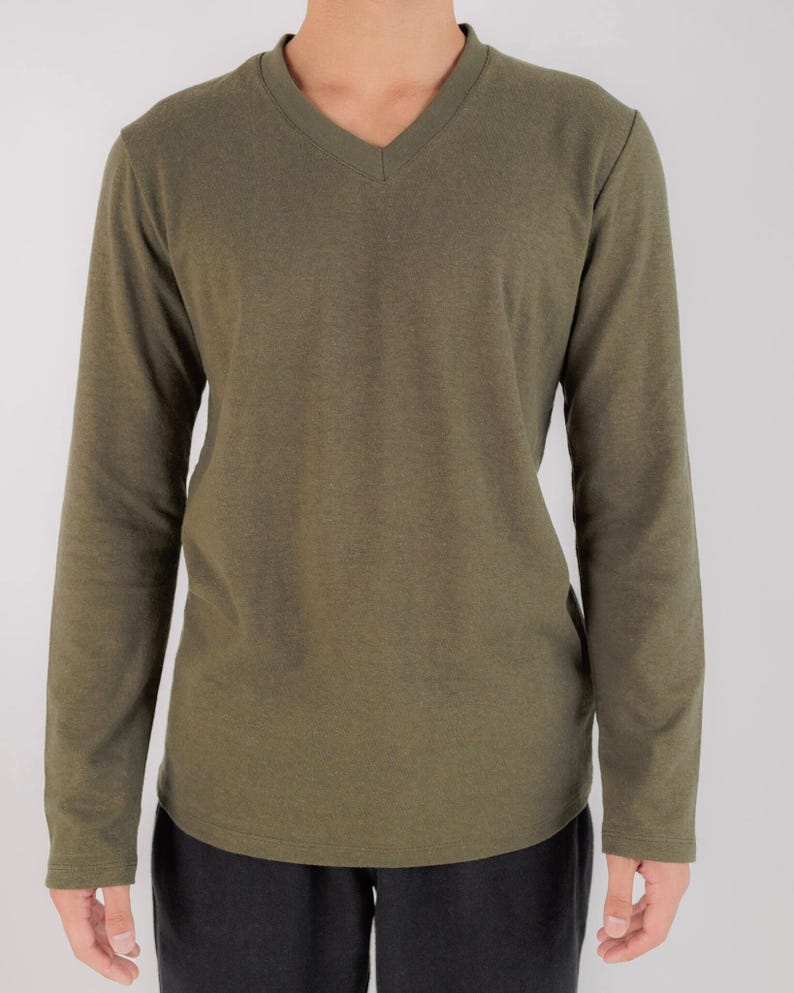 Chemise à col en V en chanvre • Vêtements durables et respectueux de l'environnement en coton biologique • Vêtements de sport pour hommes • Haut décontracté à manches longues pour superposition de couches Fibre naturelle Olive