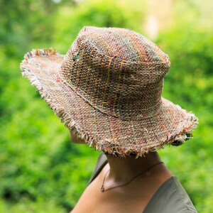 Hampasolhatt • Unisex flerfärgad strandhatt • Hippiehatt Naturlig sommarhatt Miljövänlig hatt Stråhatt Randig bohohatt bild 15