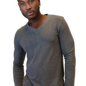 Chemise à col en V en chanvre • Vêtements durables et respectueux de l'environnement en coton biologique • Vêtements de sport pour hommes • Haut décontracté à manches longues pour superposition de couches Fibre naturelle Gray