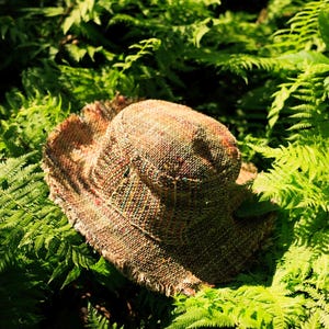 Hampasolhatt • Unisex flerfärgad strandhatt • Hippiehatt Naturlig sommarhatt Miljövänlig hatt Stråhatt Randig bohohatt bild 10