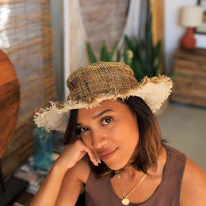 Hampasolhatt • Unisex flerfärgad strandhatt • Hippiehatt Naturlig sommarhatt Miljövänlig hatt Stråhatt Randig bohohatt bild 4