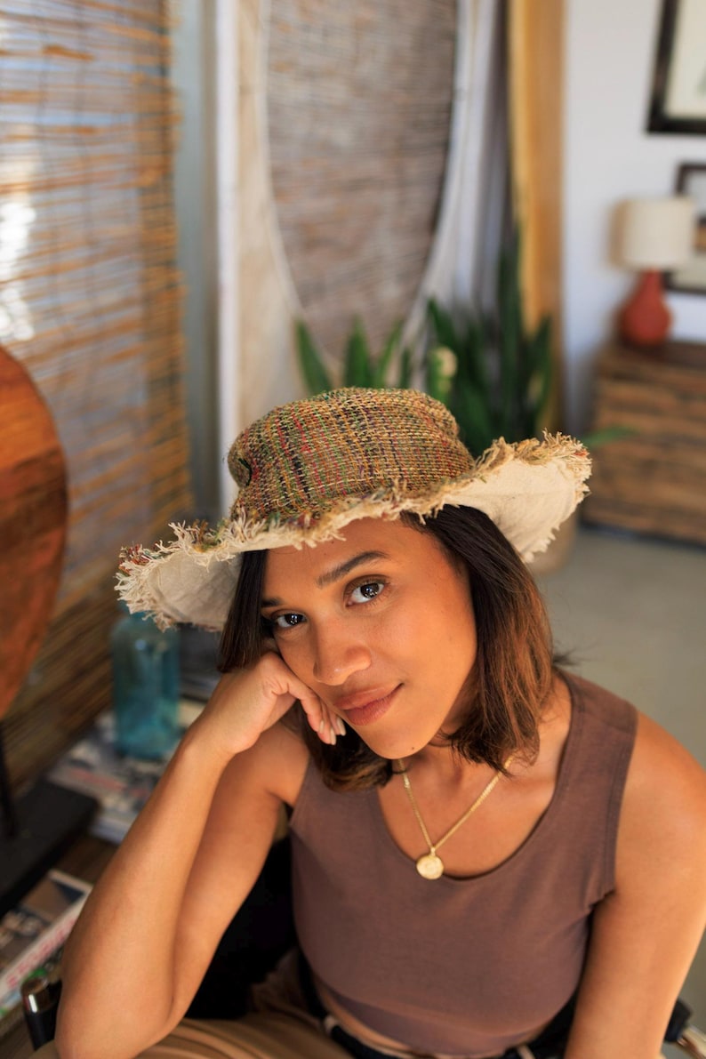 Hampasolhatt • Unisex flerfärgad strandhatt • Hippiehatt Naturlig sommarhatt Miljövänlig hatt Stråhatt Randig bohohatt bild 4