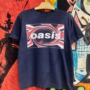 Vintage Oasis English Rock &quot;Spiral Union Jack&quot; Logo T Shirt / Britpop / Vintage Britpop Band T Shirt Size S