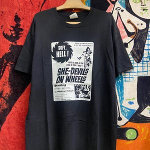 90s SHE DEVILS ON WHEELS ビンテージ Tシャツ B級映画 90s SHE DEVILS ON WHEELS ビンテージ Tシャツ B級映画