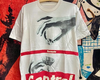 Vintage 00s We Don't Need Another Hero : Barbara Kruger Pop Art T