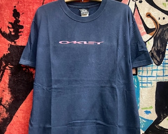 Vintage 90s Oakley Outdoor Streetwear Spell Out Logo Fashion T Shirt / Street Fashion Outdoor Wear / Vintage Streetwear T Shirt Size L