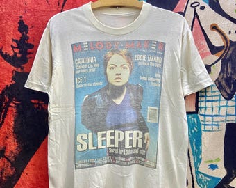 Camiseta vintage de los 90 con portada de la revista inglesa de música alternativa Melody Maker (1996). Estilo Britpop / Shoegaze / Indie vintage. Talla M.
