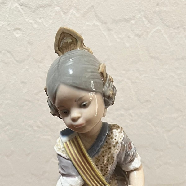 Lladro Figurine Miss Valencia #1422