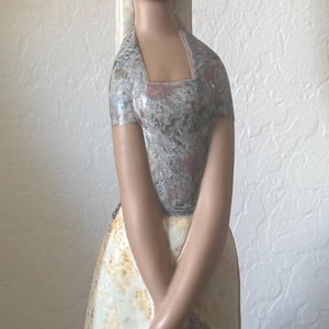 Lladro Figurine #2023 Girl To the Fountain