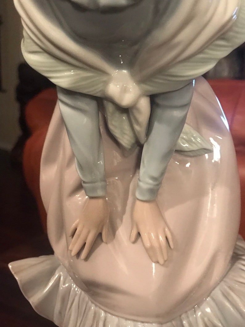 Lladro Figurine Girl Bending #5061