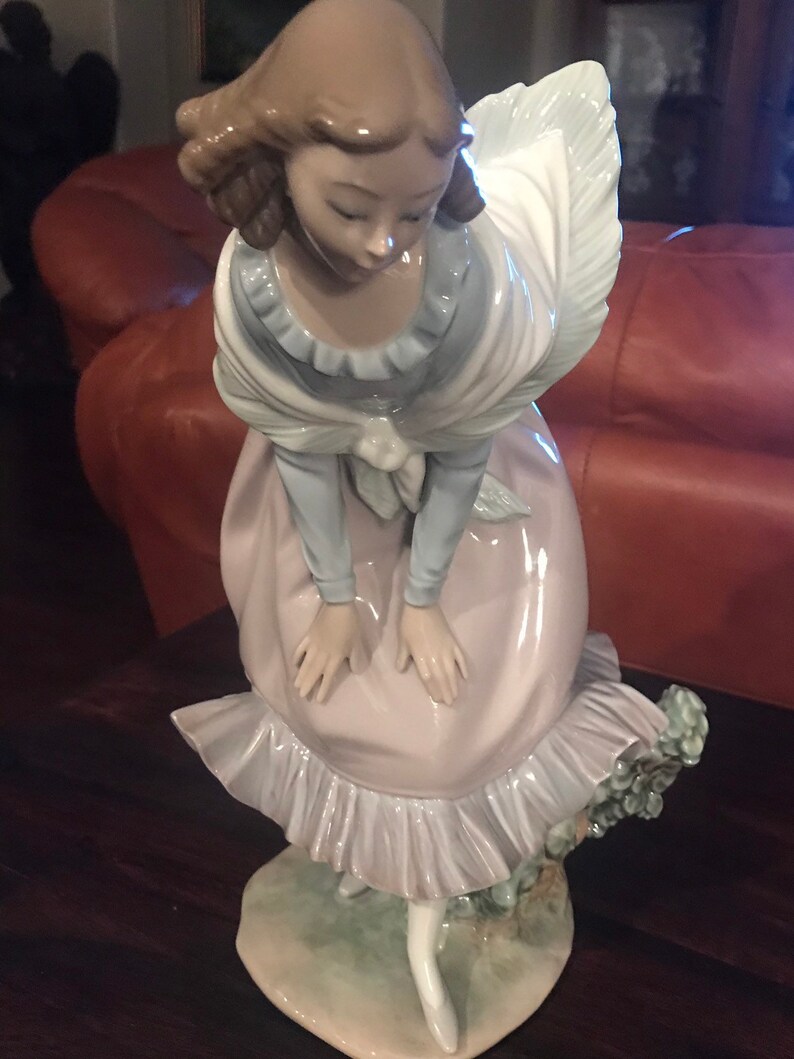 Lladro Figurine Girl Bending #5061
