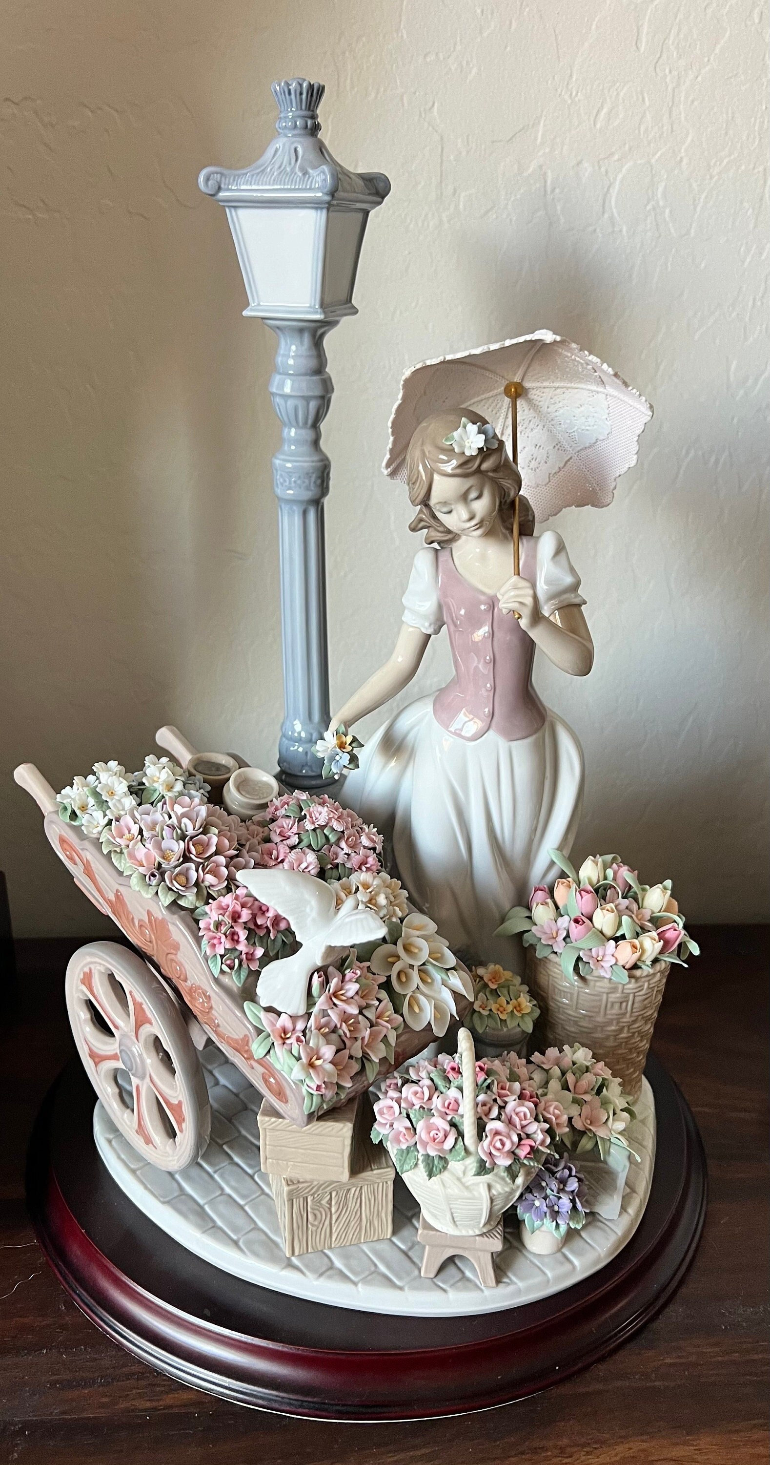 Lladro Figurine Flowers for Everyone #6809 - Etsy